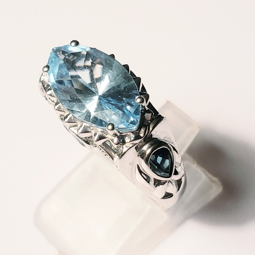 Rare and Vintage Estate Victoria Wieck Genuine Sky Blue Topaz Ring - Picture 6 of 16